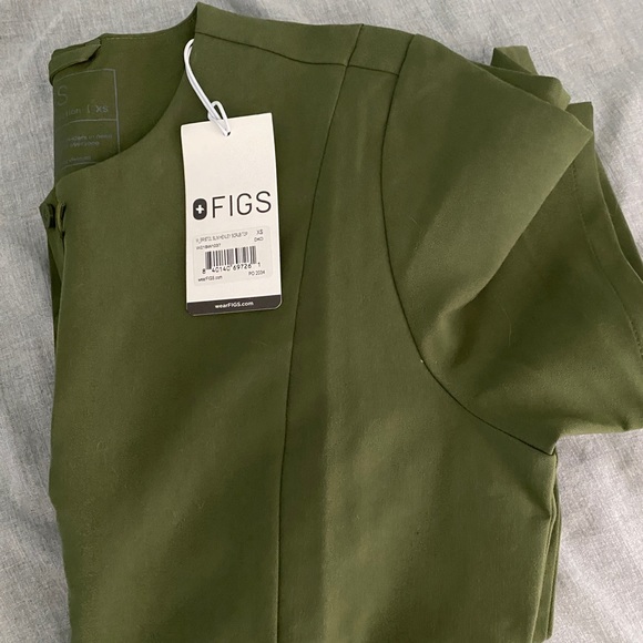 Women’s XS Figs Slim Henley Scrub Top in Dark Olive - Picture 3 of 3